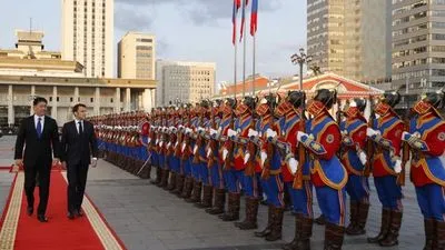 Макрон здійснив перший візит президента Франції до Монголії