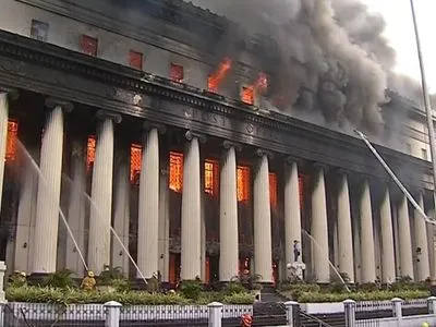 В историческом Центральном почтовом отделении Манилы вспыхнул пожар