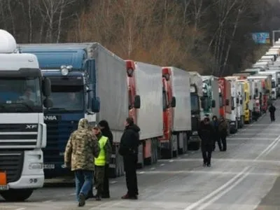 З сьогоднішнього дня заборонений в’їзд вантажівок до Києва під час повітряної тривоги