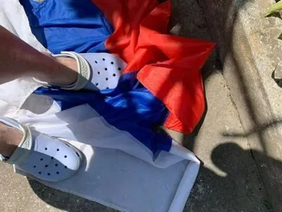 ЦНС: Мелитопольские партизанки устроили флешмоб с российскими флагами