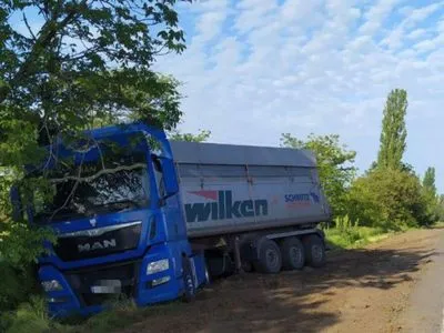 Вантажівка зіткнулася з легковиком на трасі Одеса-Рені: загинула дружина водія