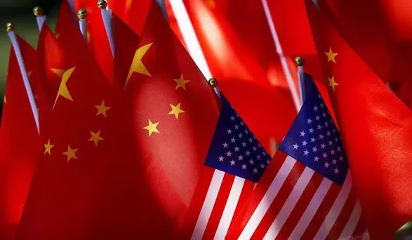 Міністр торгівлі Китаю проведе переговори в США на тлі суперечок щодо тарифів та технологій