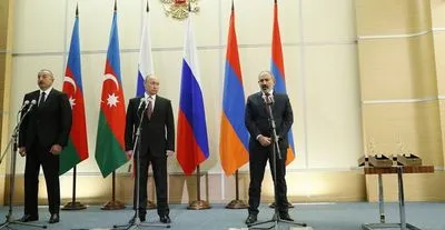 Лідери Вірменії та Азербайджану заявили про прогрес у мирному питанні, посперечавшись перед путіним
