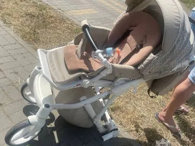 У Києві водій Toyota на пішохідному переході наїхав на коляску з дитиною: малюка госпіталізували