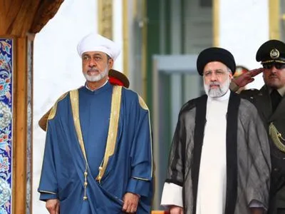 Султан Оману прибув з “історичним” візитом до Тегерану