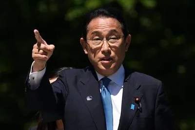 Син прем'єра Японії пішов у відставку після публічного обурення закритою вечіркою в офіційній резиденції