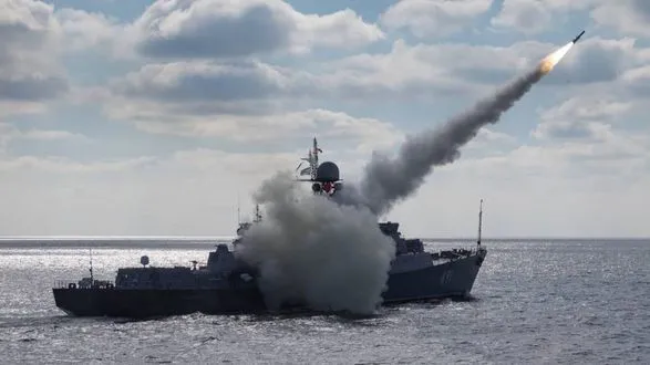 рашисты совершили ротацию ракетоносителей в Черном море: общий залп 16 ракет