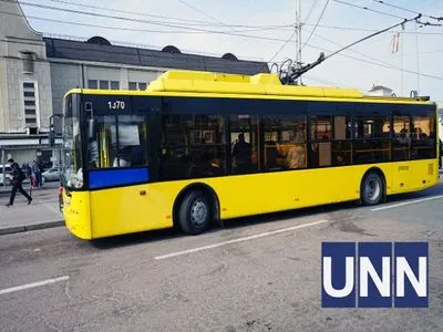 В Киеве задерживается движение троллейбусов из-за ракетной атаки