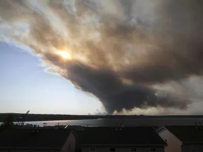 Лісові пожежі у Канаді: У Новій Шотландії евакуювали тисячі людей