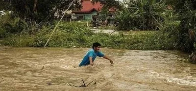 Тайфун "Бетті" на Філіппінах: тисячі евакуйованих, скасовані авіапольоти та шалений вітер