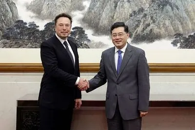 Ілон Маск прибув до Китаю після трирічної перерви та зустрівся з міністром закордонних справ