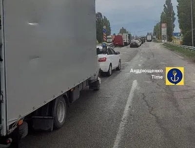 В Донецкой области на границе с россией образовались многокилометровые пробки