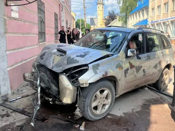 ДТП на Львовщине: нетрезвая водитель сбила полицейского на тротуаре