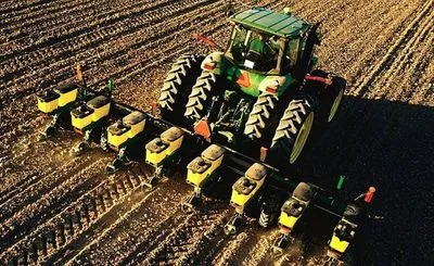 Посевная-2023: украинские аграрии посеяли уже более 12 млн га яровых зерновых и масличных культур