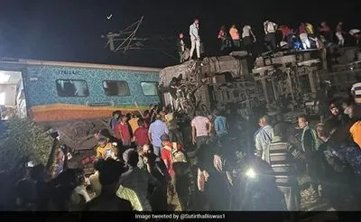 В Індії зійшов з рейок пасажирський потяг: загинули 50 людей, ще 179 постраждали