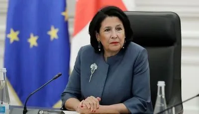 Президент Грузії запропонувала одягти на Саакашвілі електронний браслет