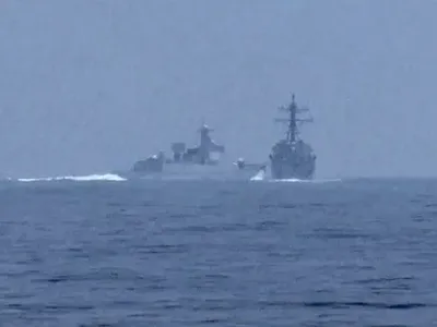 Небезпечний маневр: Китайський військовий корабель підрізав есмінця США