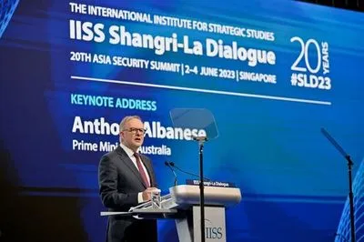 Прем'єр Альбанезе закликав Китай "підняти телефон та залишити відкритою лінію" з Австралією та США
