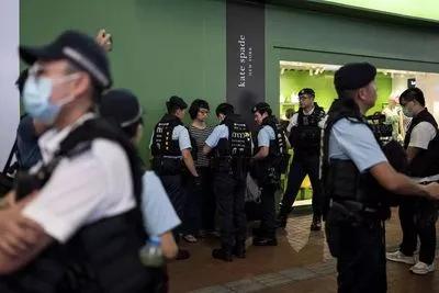 Полиция Гонконга задержала десятки активистов в годовщину резни на площади Тяньаньмэнь