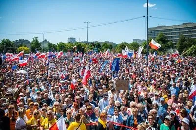 Полмиллиона поляков приняли участие в антиправительственном протесте в Варшаве