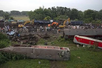 Ошибка в системе сигнализации привела к железнодорожной аварии в Индии - погибли 275 человек