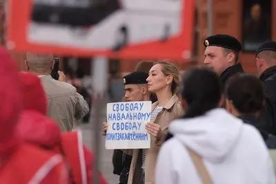 Во многих странах проходят демонстрации в честь дня рождения Навального