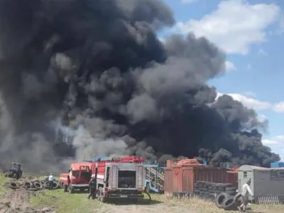 Под Киевом горят остатки шин и пластиковых труб, пожар локализован - ГСЧС