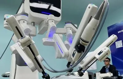 Китай хочет потеснить американцев на собственном рынке роботов в хирургии