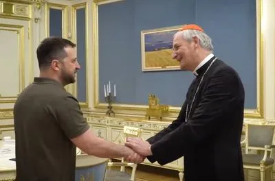 Зеленський зустрівся з посланцем Папи Римського, який приїхав в Україну із мирною місією