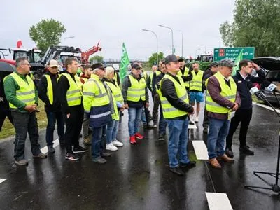 Польські фермери заблокували рух вантажівок на кордоні з Україною
