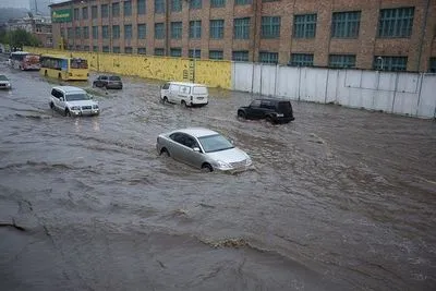 Помста природи: російський владивосток затопило через сильну зливу