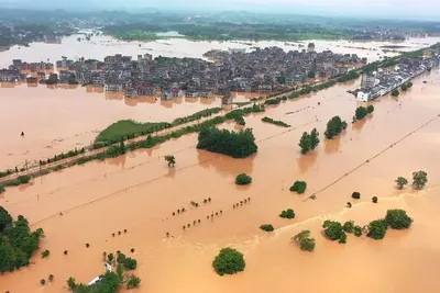 Сильні дощі обрушилися на південний захід Китаю, деякі міста затоплені