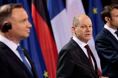 Шольц, Макрон и Дуда обсудят в Париже гарантии безопасности для Украины - Politico