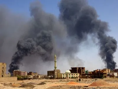 Перемир'я закінчилось: У столиці Судану знову почались бої