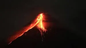 cherez-viverzhennya-vulkanu-mayon-na-filippinakh-evakuyuvali-blizko-13-tis-lyudey