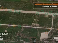 росія перекинула на аеродром Бердянська 20 гелікоптерів з початком наступу ЗСУ: з'явилися супутникові знімки