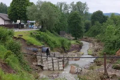 Наслідки негоди на Львівщині: зруйновано міст у селі Східниця