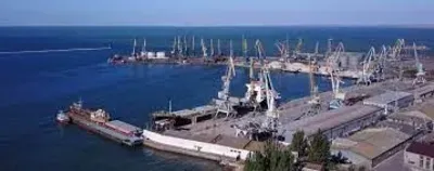 Продолжают грабить Украину: в оккупированный порт Бердянска зашли три больших корабля