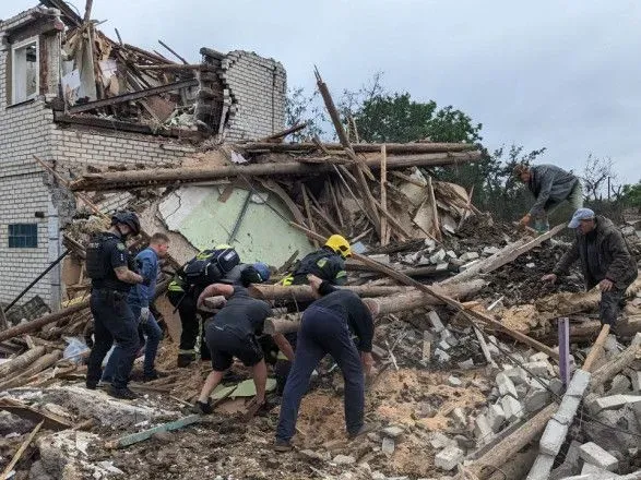 Вражеский удар по Краматорску: в МВД показали видео спасения людей из-под завалов