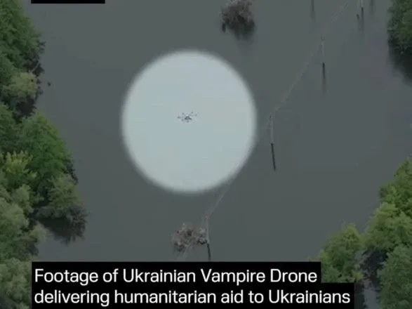 Ударний дрон ЗСУ доставляє гуманітарну допомогу українцям в окупації: Михайло Федоров показав відео