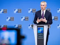 Столтенберг: міністри НАТО обговорять з Резніковим довгострокову підтримку України