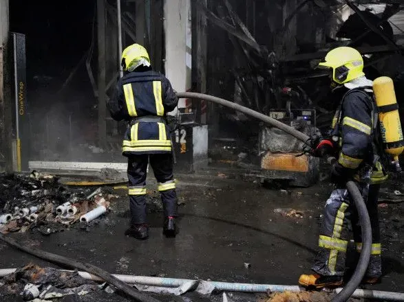 Из-за ночной атаки рф на Одессу под завалами могут быть люди: в ОВА показали последствия удара