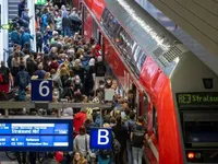 "Ааа Украина, ну все ясно": в Германии женщину с ребенком высадили из поезда из-за ошибки в билете
