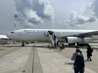 Літак із охороною президента ПАР застряг у аеропорті Варшави: МЗС Польщі заявило про порушення правил в'їзду
