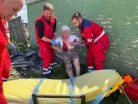 Відкинуло ударною хвилею: літня жінка та двоє дітей постраждали внаслідок атаки рф на Київщину