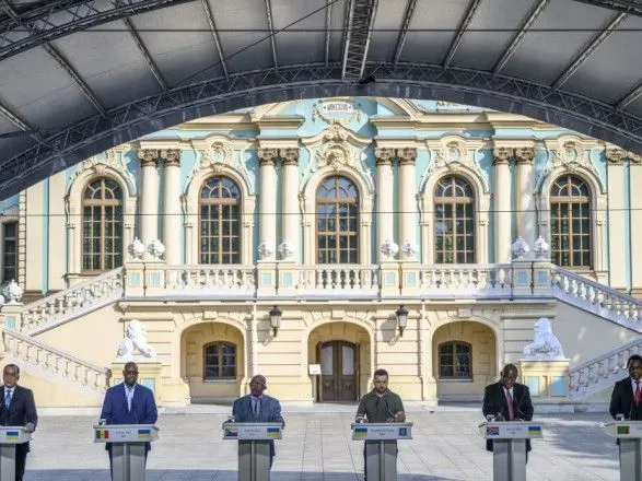 Зеленский "четко" объяснил африканским лидерам в Киеве почему сейчас нельзя допускать переговоров с рф