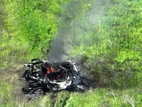 На Харьковщине враг ударил управляемой ракетой по гражданскому авто