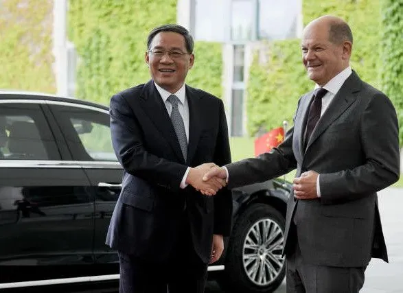 Канцлер Німеччини зустрівся з прем'єром КНР: обговорили торгівлю та війну в Україні