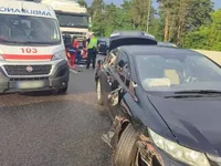 На трассе Киев-Одесса произошло двойное ДТП: одного из водителей госпитализировали