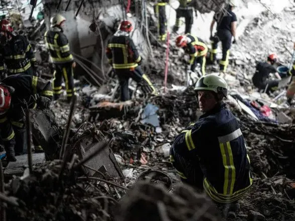 В Киеве завершили разбор завалов многоэтажки, пострадавшей из-за ракетного удара российских захватчиков